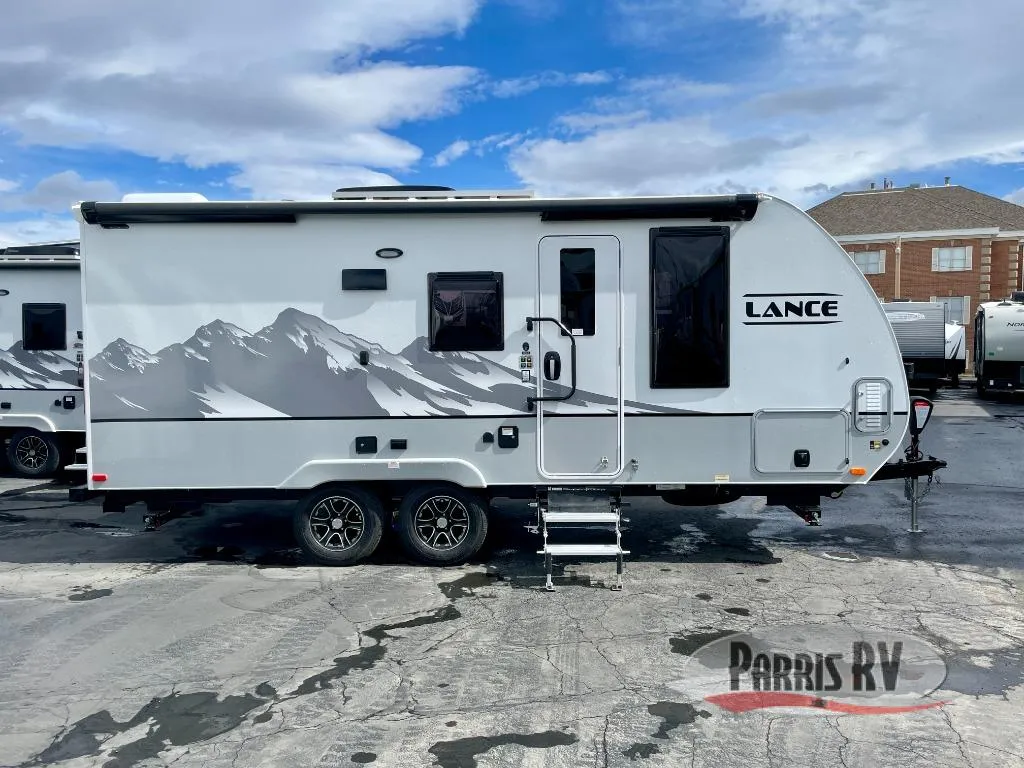 2025 Lance Lance Travel Trailers 1985 - Photo 2