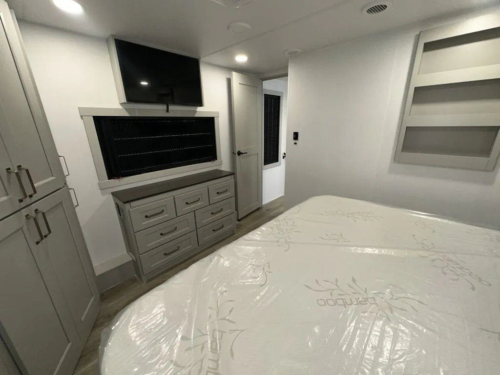 2026 Brinkley Model G 4170, Photos photo 31