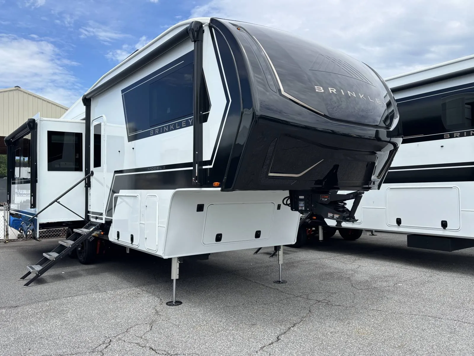 2027 Brinkley Model Z 2900 - Photo 2