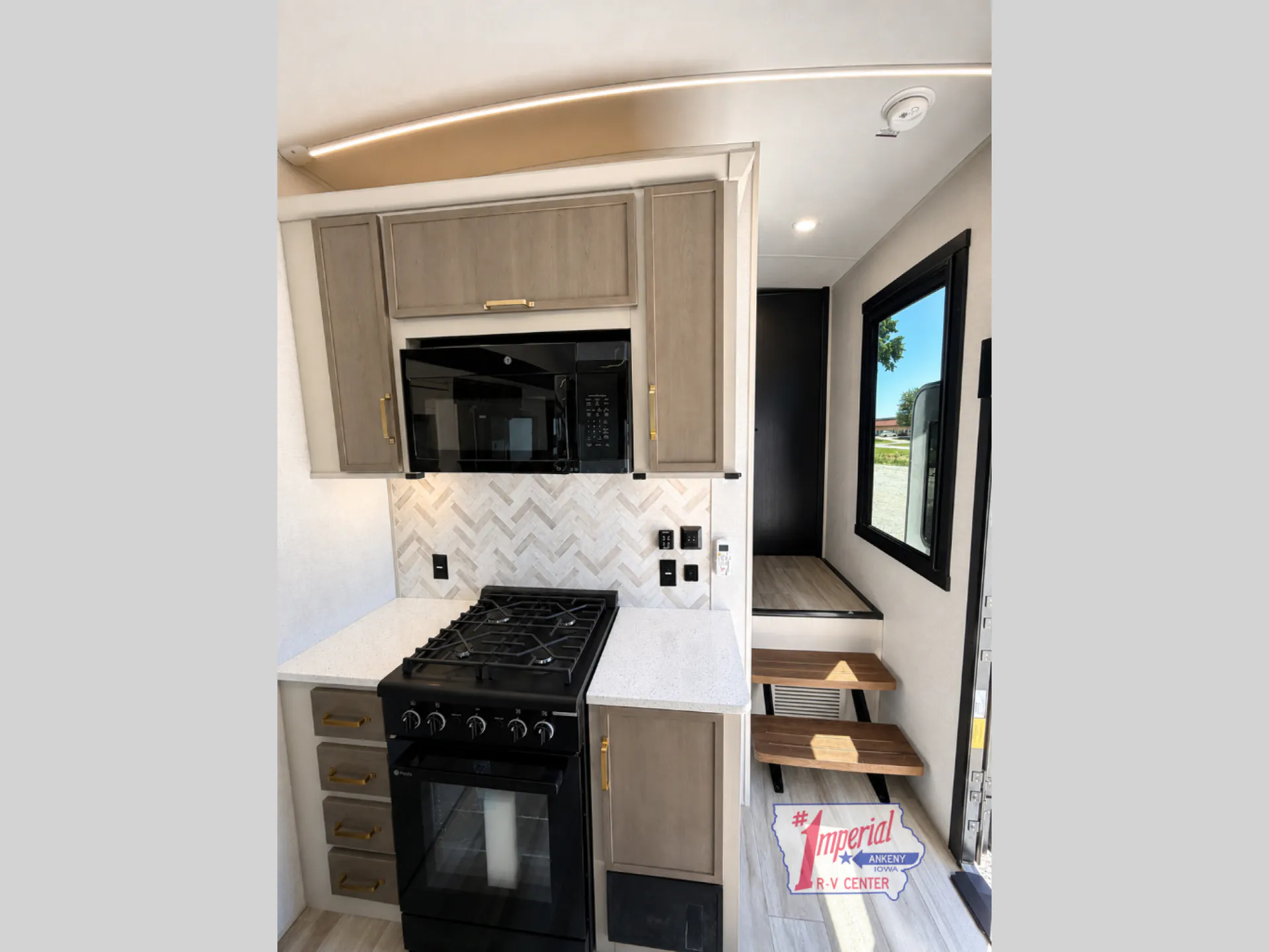 2027 Forest River Wildwood Heritage Glen 286RL — Photo 5