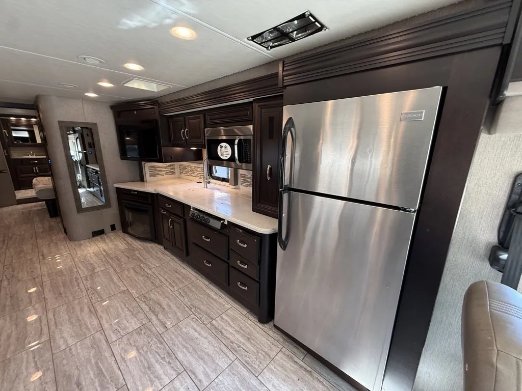 2018 Forest River Berkshire 38A, Photos photo 27