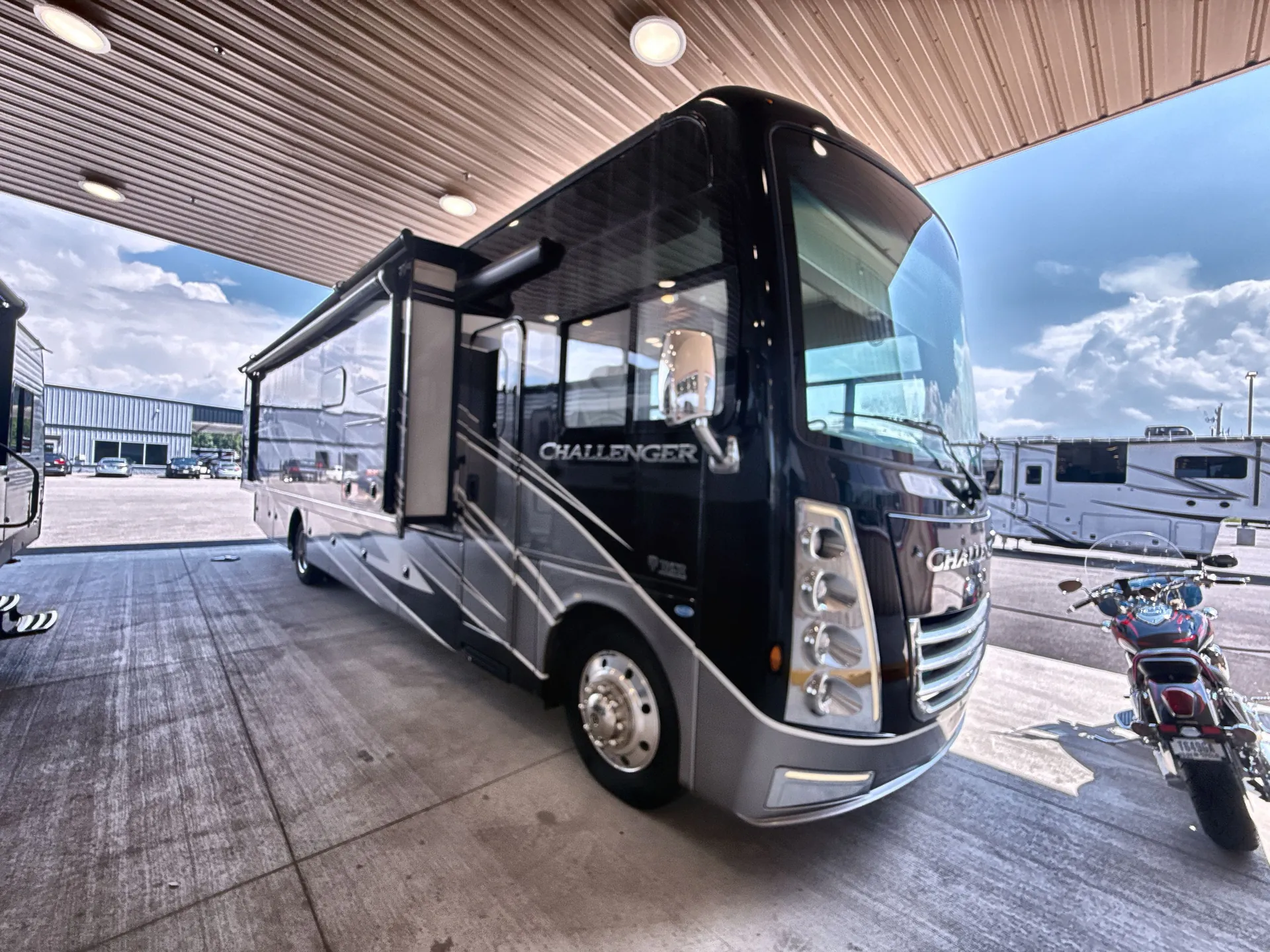 2021 Thor Motor Coach Challenger 37FH - Photo 2