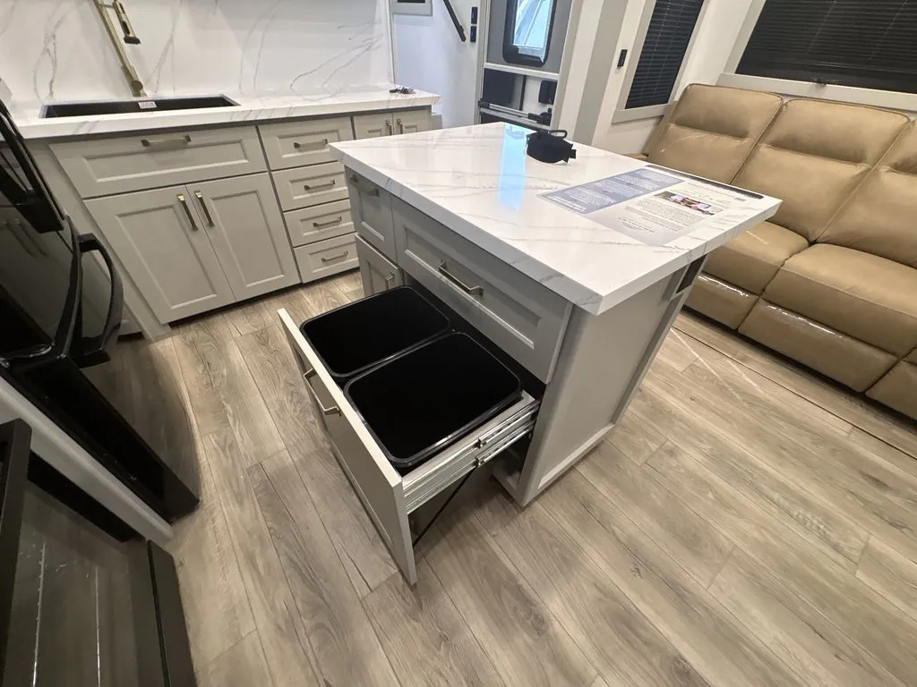 2026 Brinkley Model G 4000, Photos photo 20