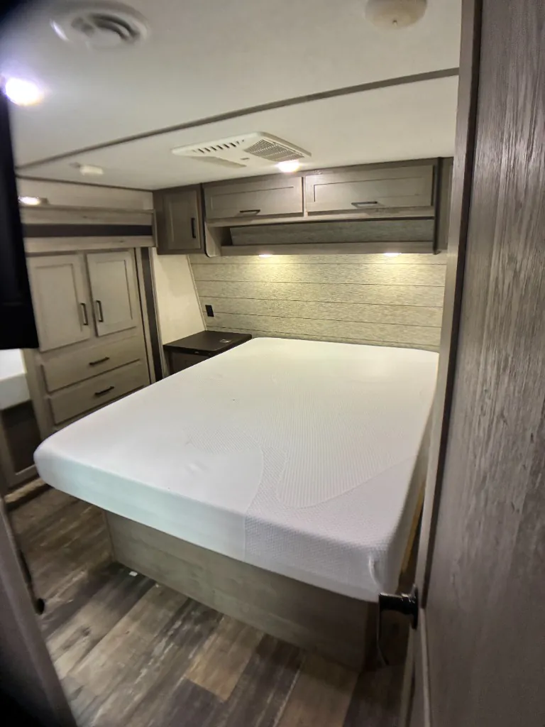 2021 Keystone Raptor 413, Photos photo 10