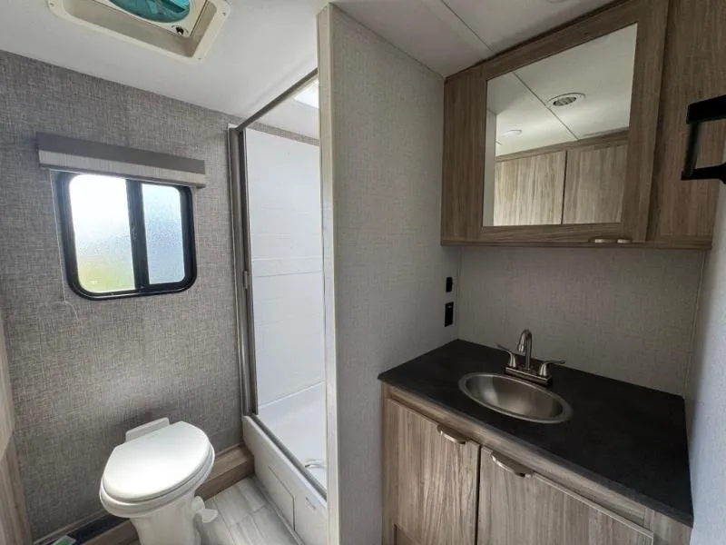 2022 Winnebago Minnie 2201MB - Photo 4