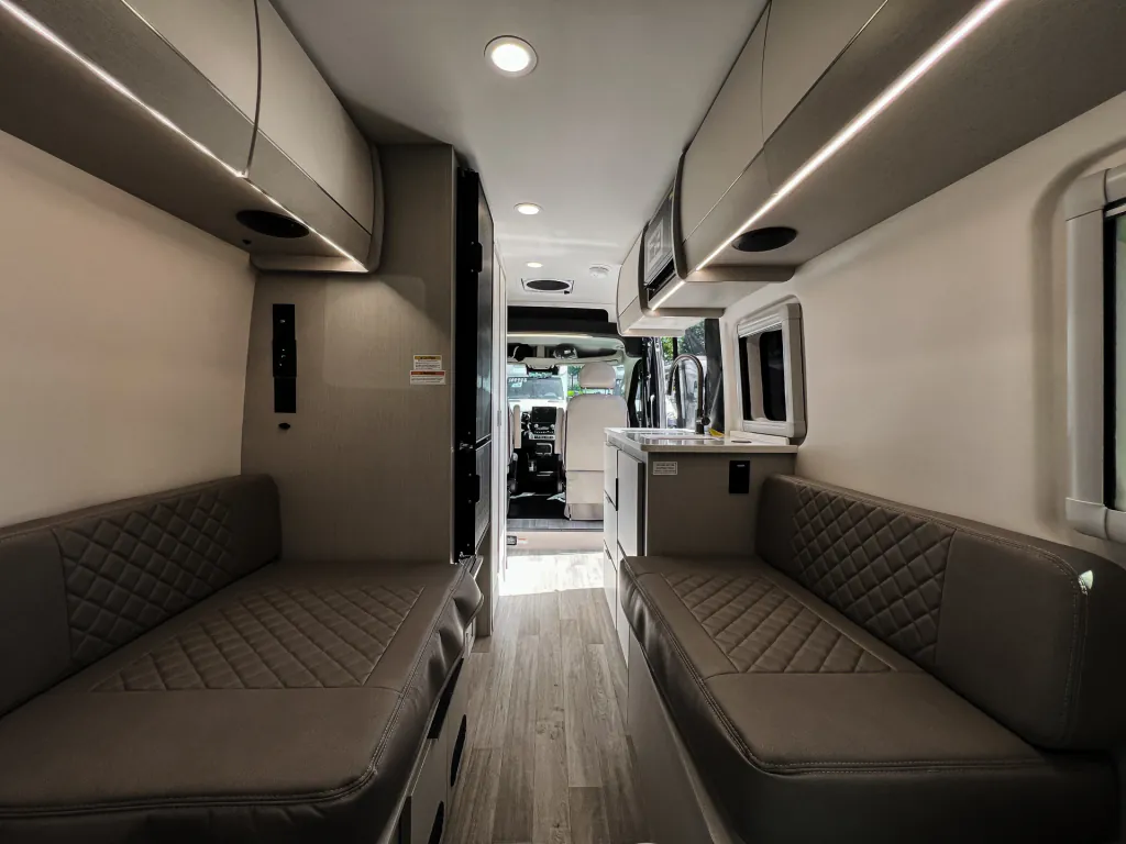 2027 Thor Motor Coach Tellaro 20Y, Photos photo 3