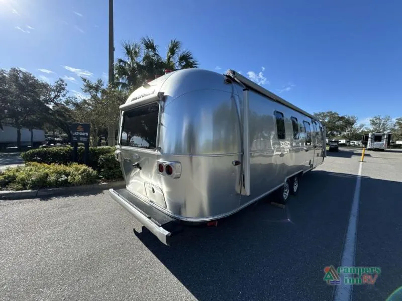 2019 Airstream Classic 33QB - Photo 3
