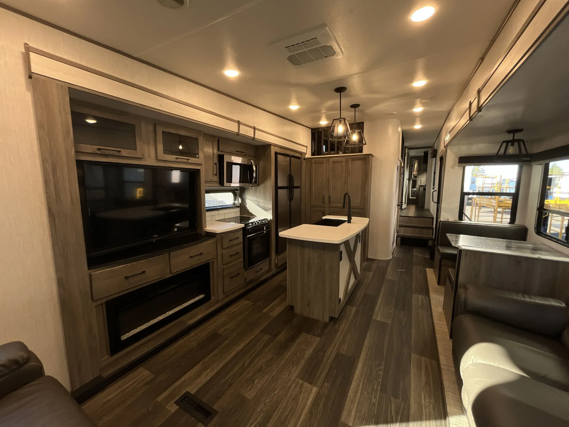 2022 Heartland ElkRidge 38MB — living area main