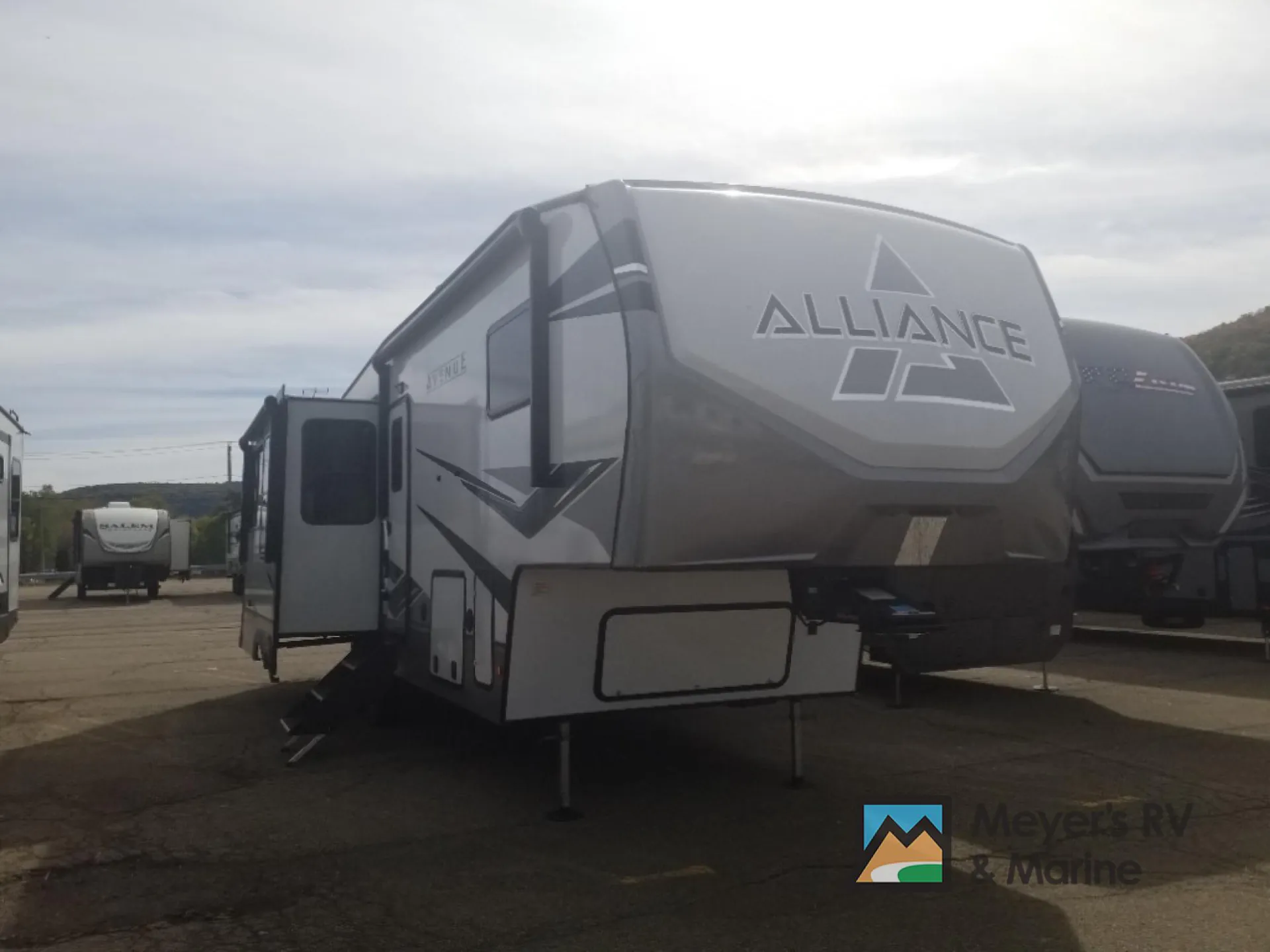 2022 Alliance RV Avenue 30RLS - Photo 2