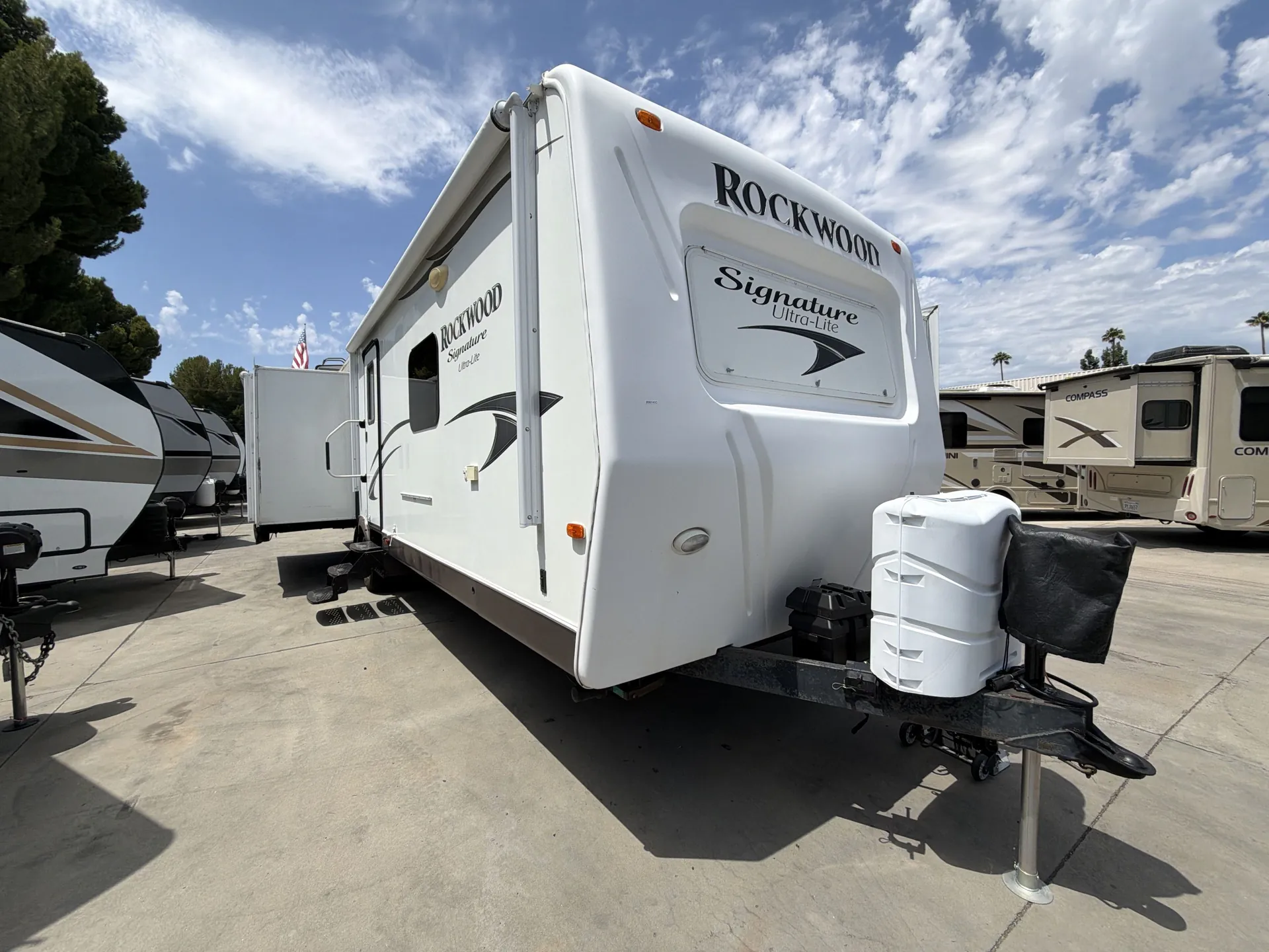 2014 Forest River Rockwood Signature Ultra Lite 8310SS - Photo 2