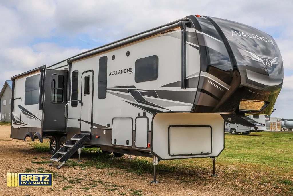 2020 Keystone Avalanche 339GK - Photo 2