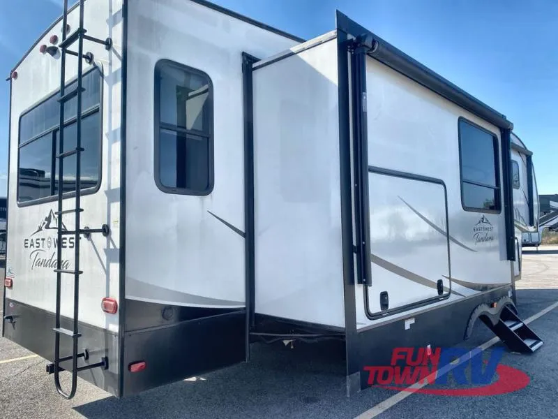 2022 East to West Tandara 320RL - Photo 3