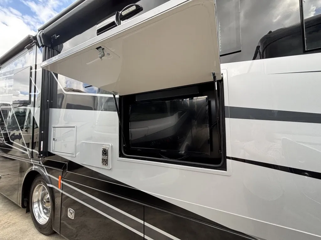 2026 Tiffin Byway 33 FL - Photo 4