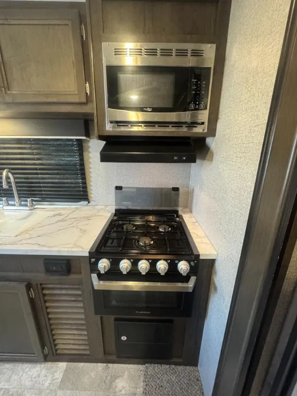 2020 Jayco Jay Flight SLX 8 235RKS dealer photo 8 from Kunes RV