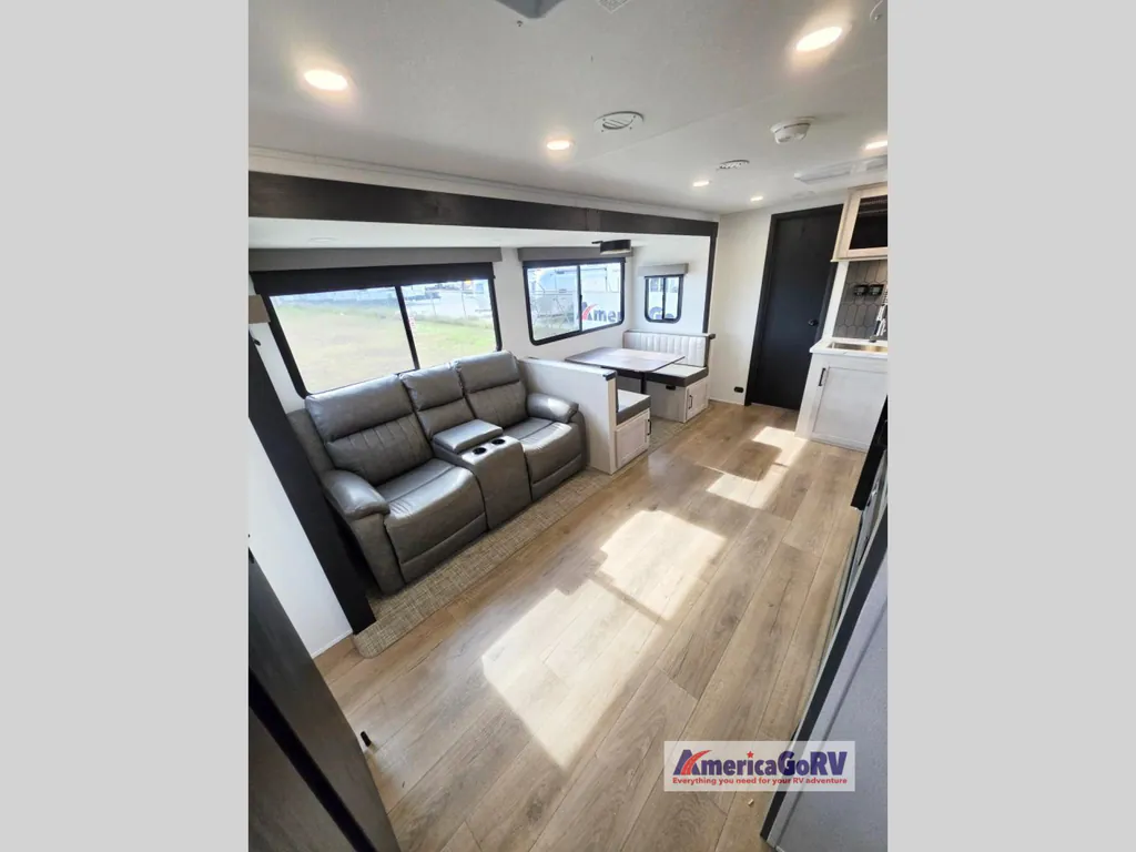 2027 Forest River Solaire 3150TBSS, Photos photo 8