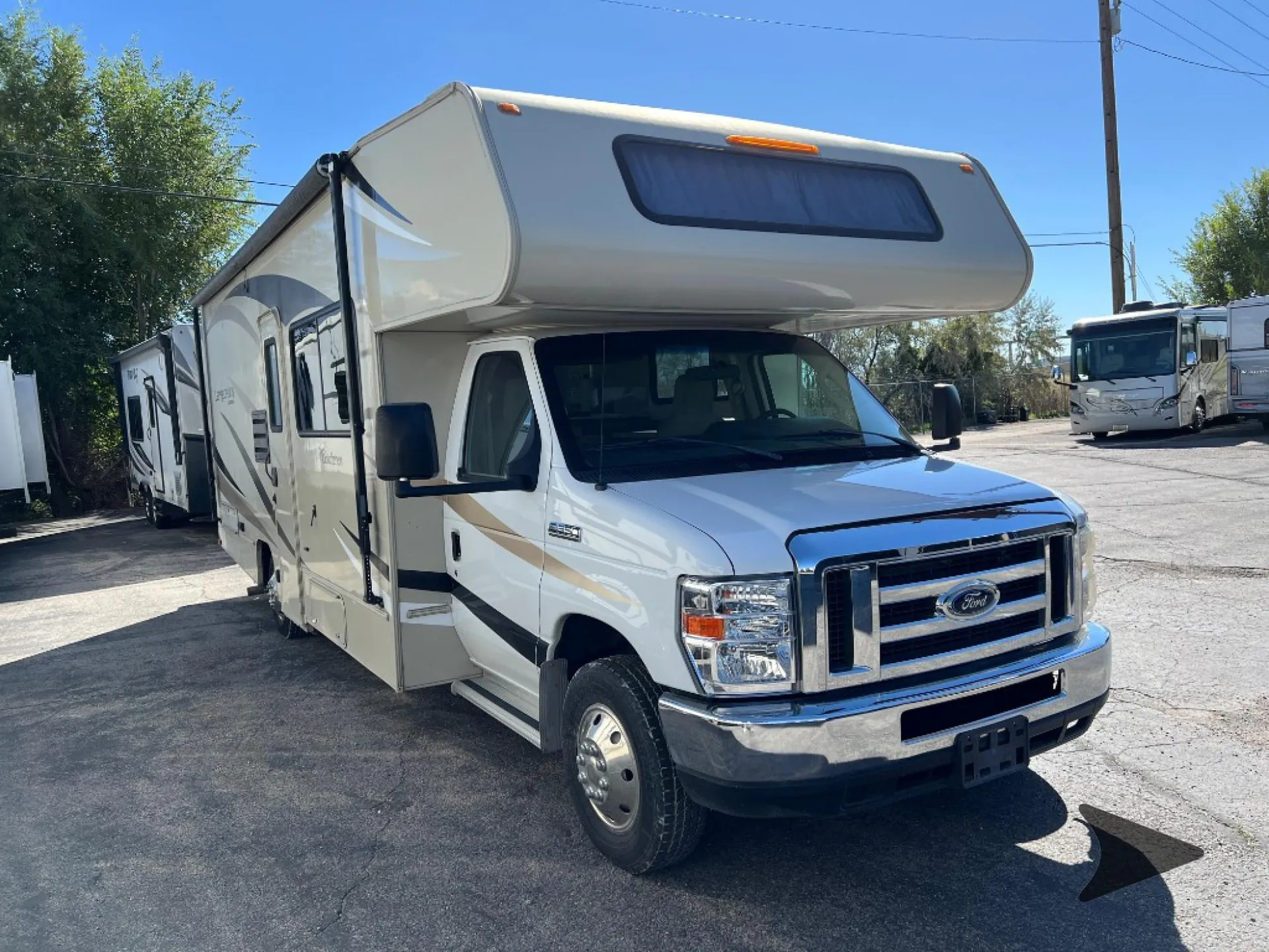 2019 Coachmen Leprechaun 260RS - Photo 3