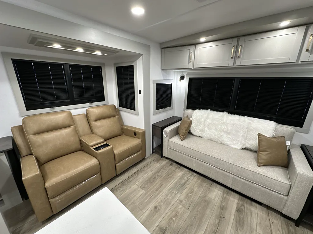 2026 Brinkley Model Z Air 297, Photos photo 10