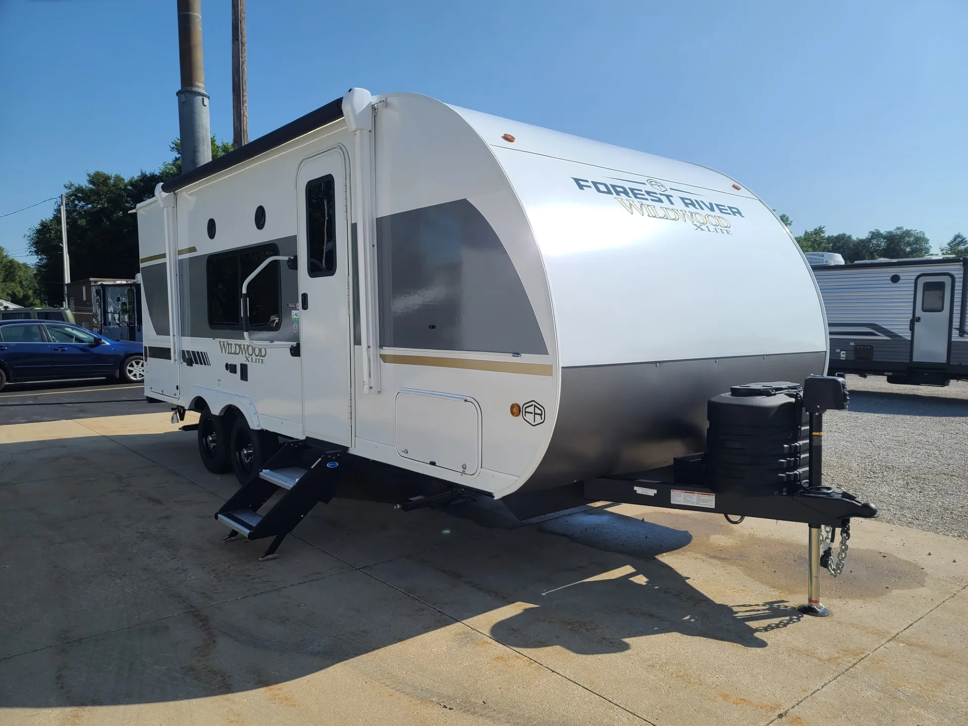 2025 Forest River Wildwood X-Lite 19DBXLX - Photo 2