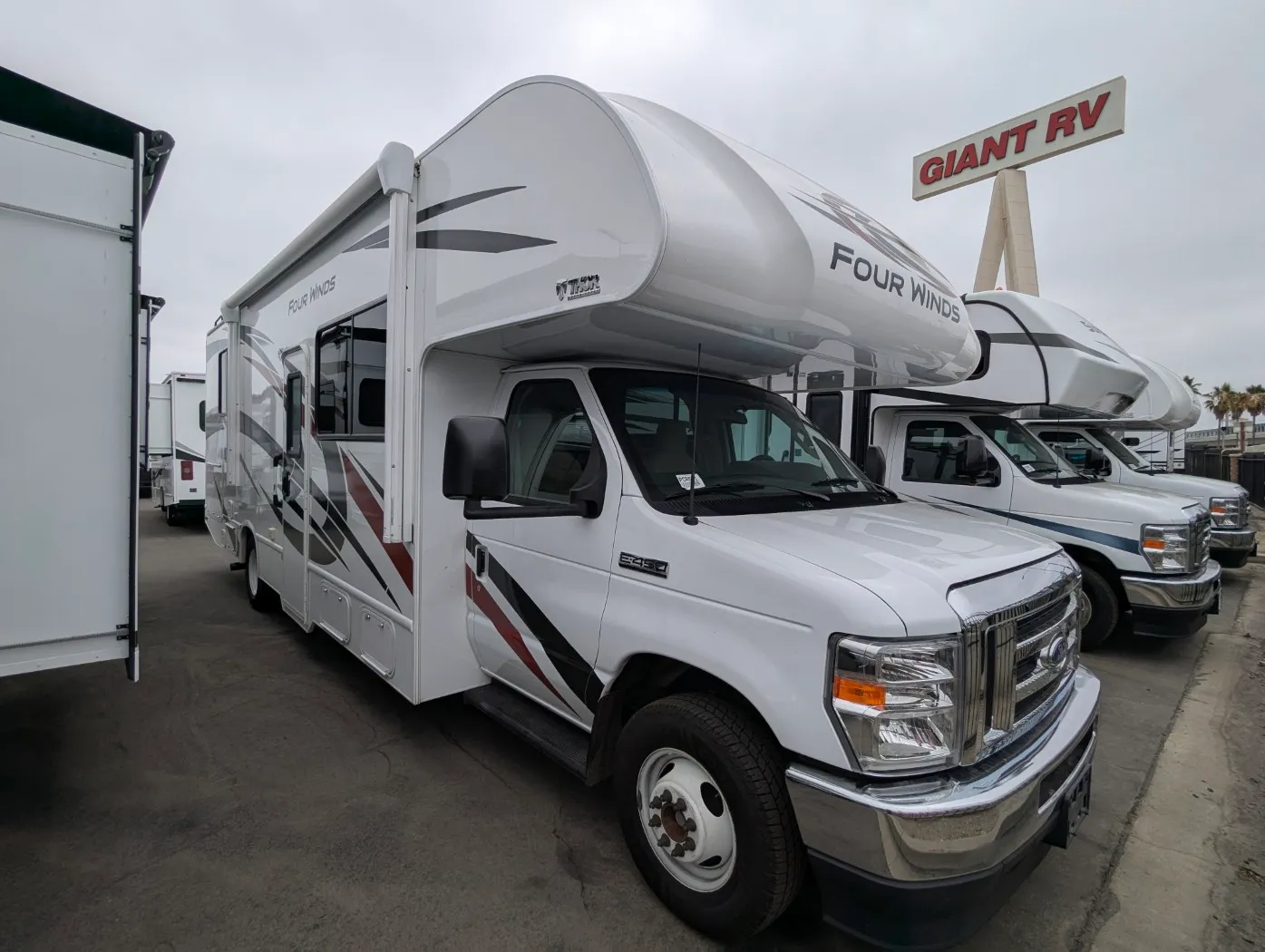 2024 Thor Motor Coach Four Winds 28Z - Photo 2