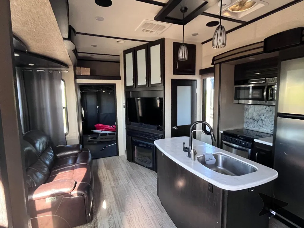 2016 Grand Design Momentum 397TH, Photos photo 12