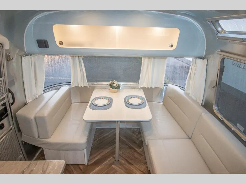 2021 Airstream International 27FB Twin - Photo 3