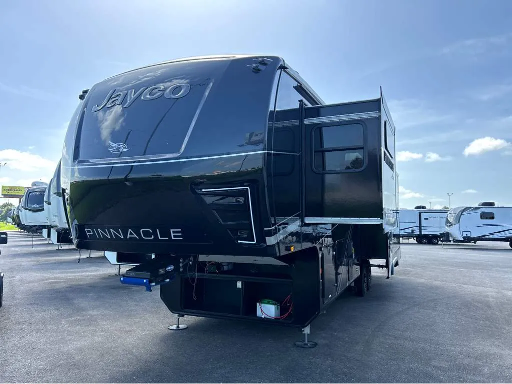 2027 Jayco Pinnacle 32RLTS - Photo 3