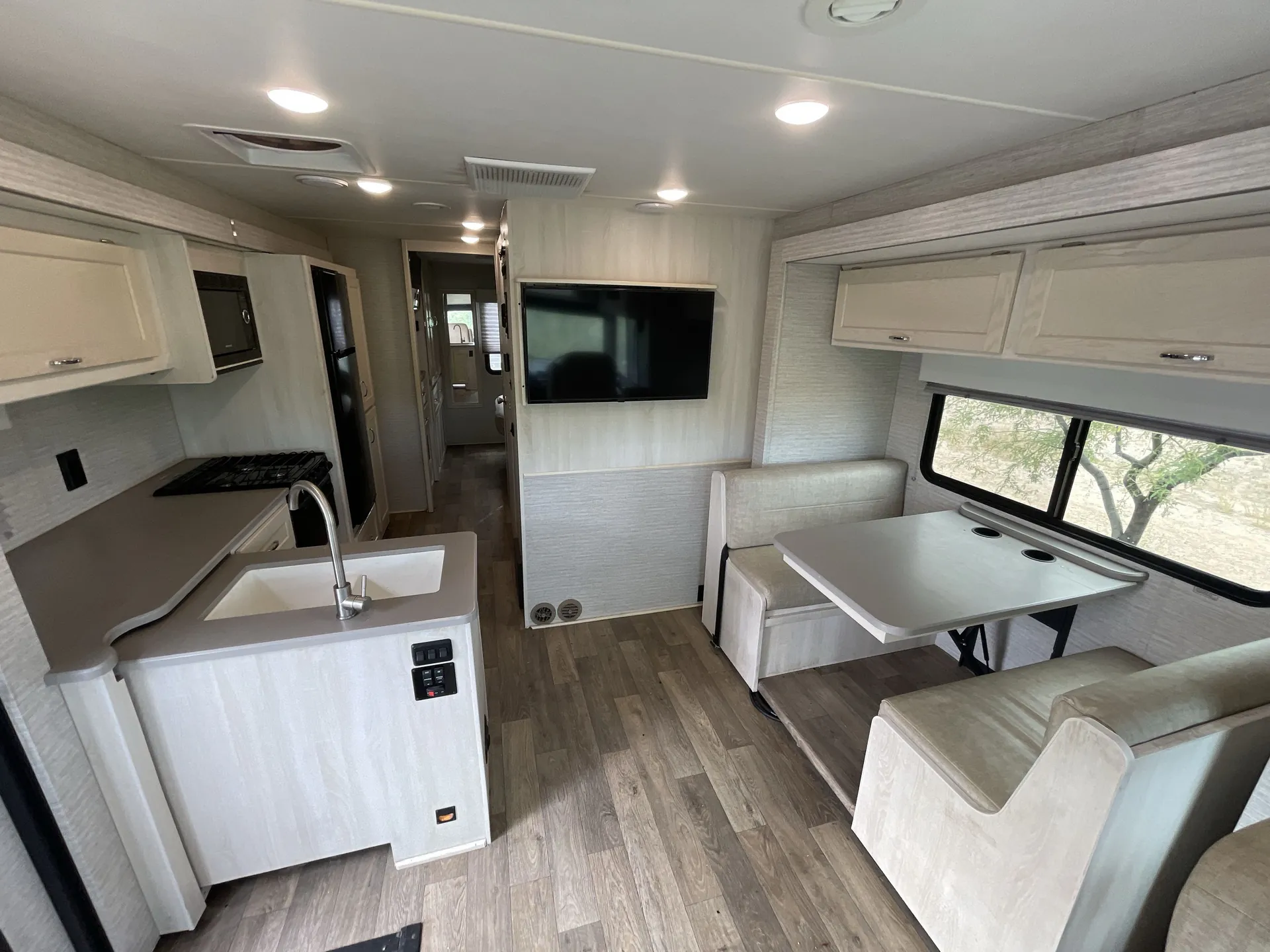 2020 Winnebago Intent 28Y — living area main