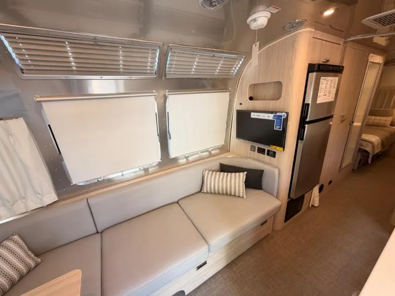 2027 Airstream Globetrotter 27FB - Photo 2
