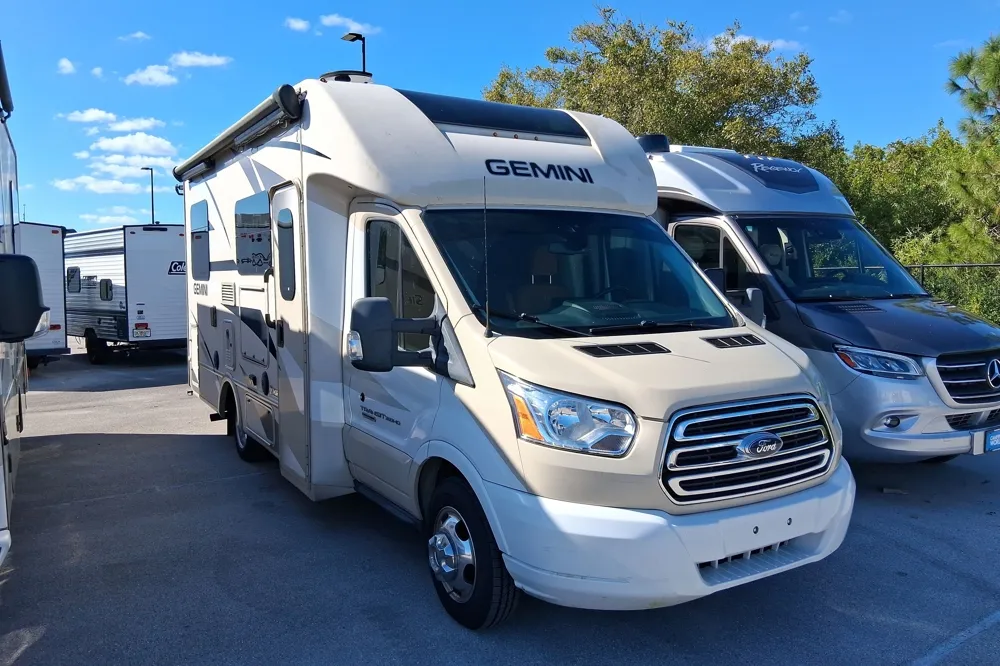 2018 Thor Motor Coach Gemini 23TR - Photo 3