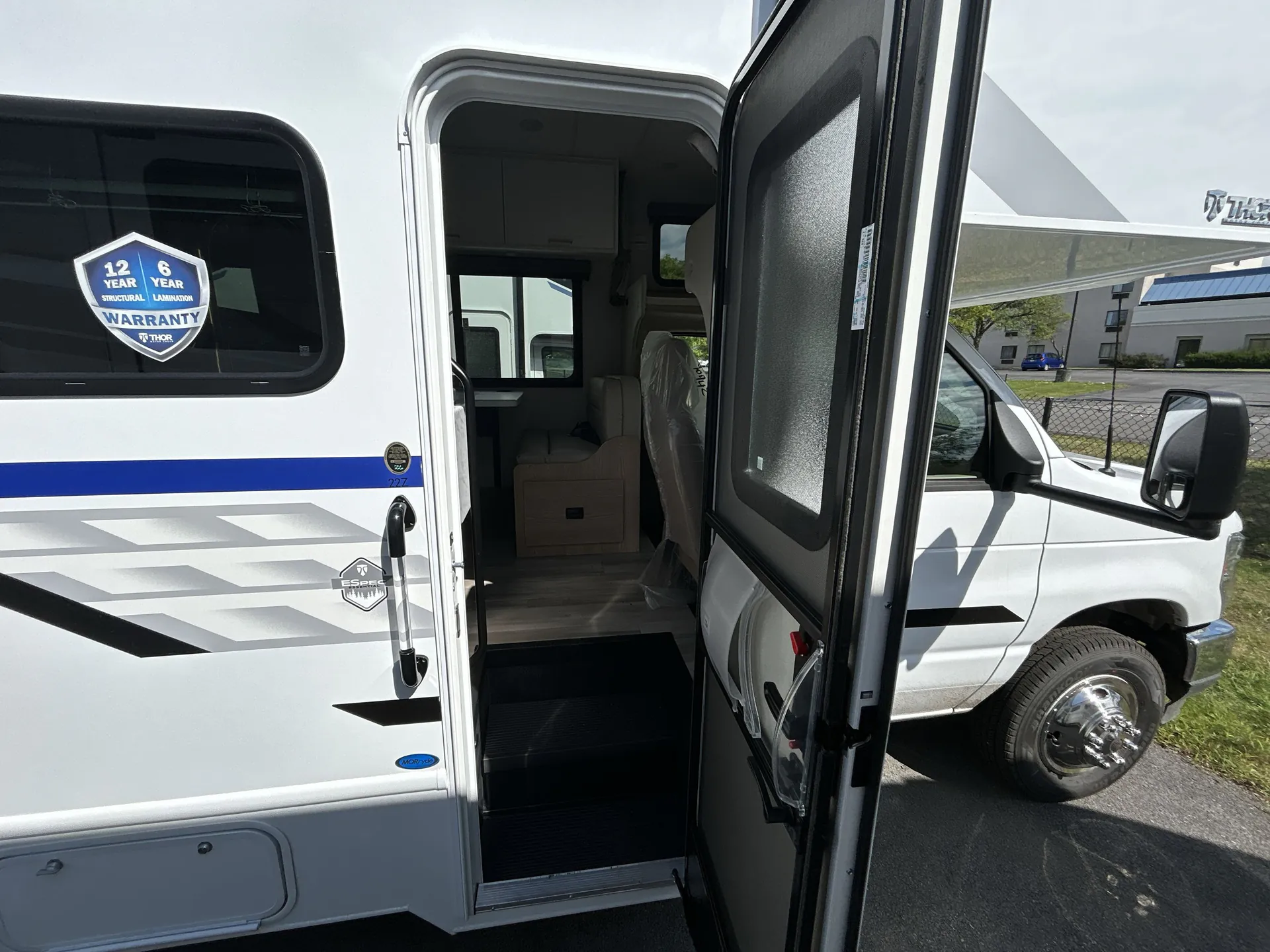 2026 Thor Motor Coach Four Winds 22Z — living area main