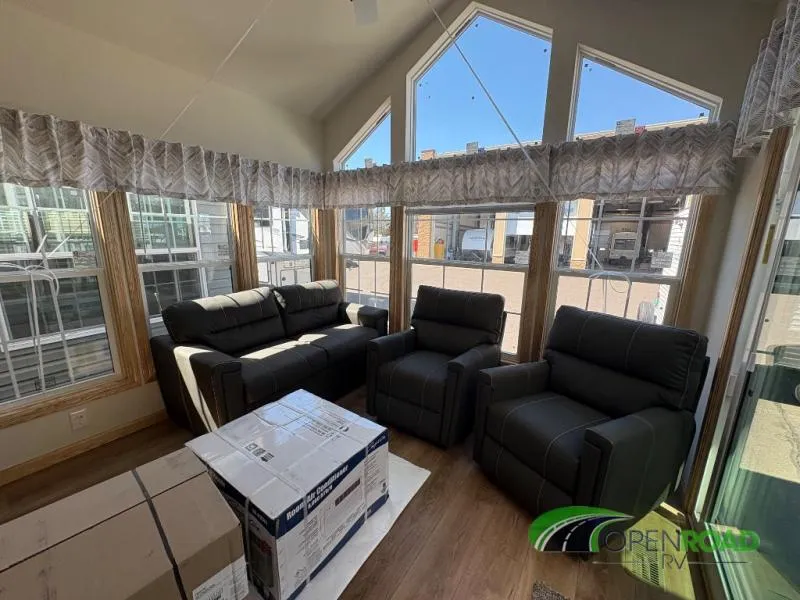 2026 Champion Homes Highland 405 - Photo 2