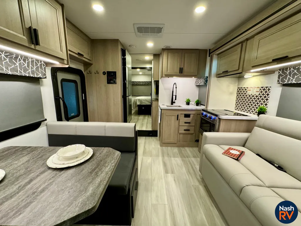2025 Forest River Sunseeker LE 3250DSLE — Photo 5