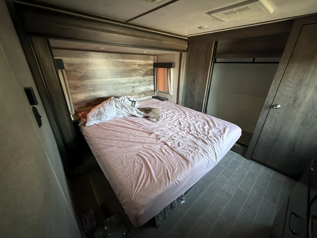 2019 Keystone Montana High Country 385BR, Photos photo 15