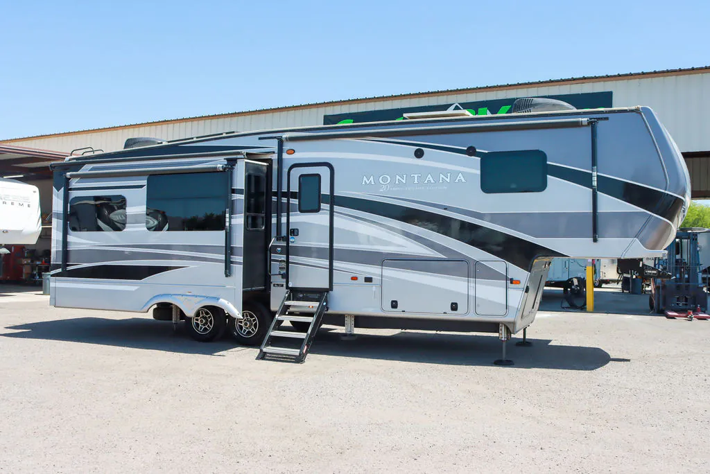 2019 Keystone Montana 3130RE - Photo 2