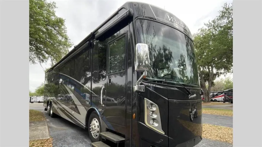 2023 Thor Motor Coach Venetian B42 - Photo 2