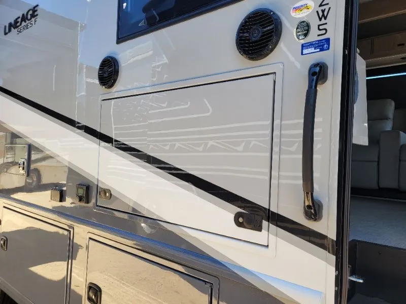 2026 Grand Design Lineage Series F 31ZW5 - Photo 4