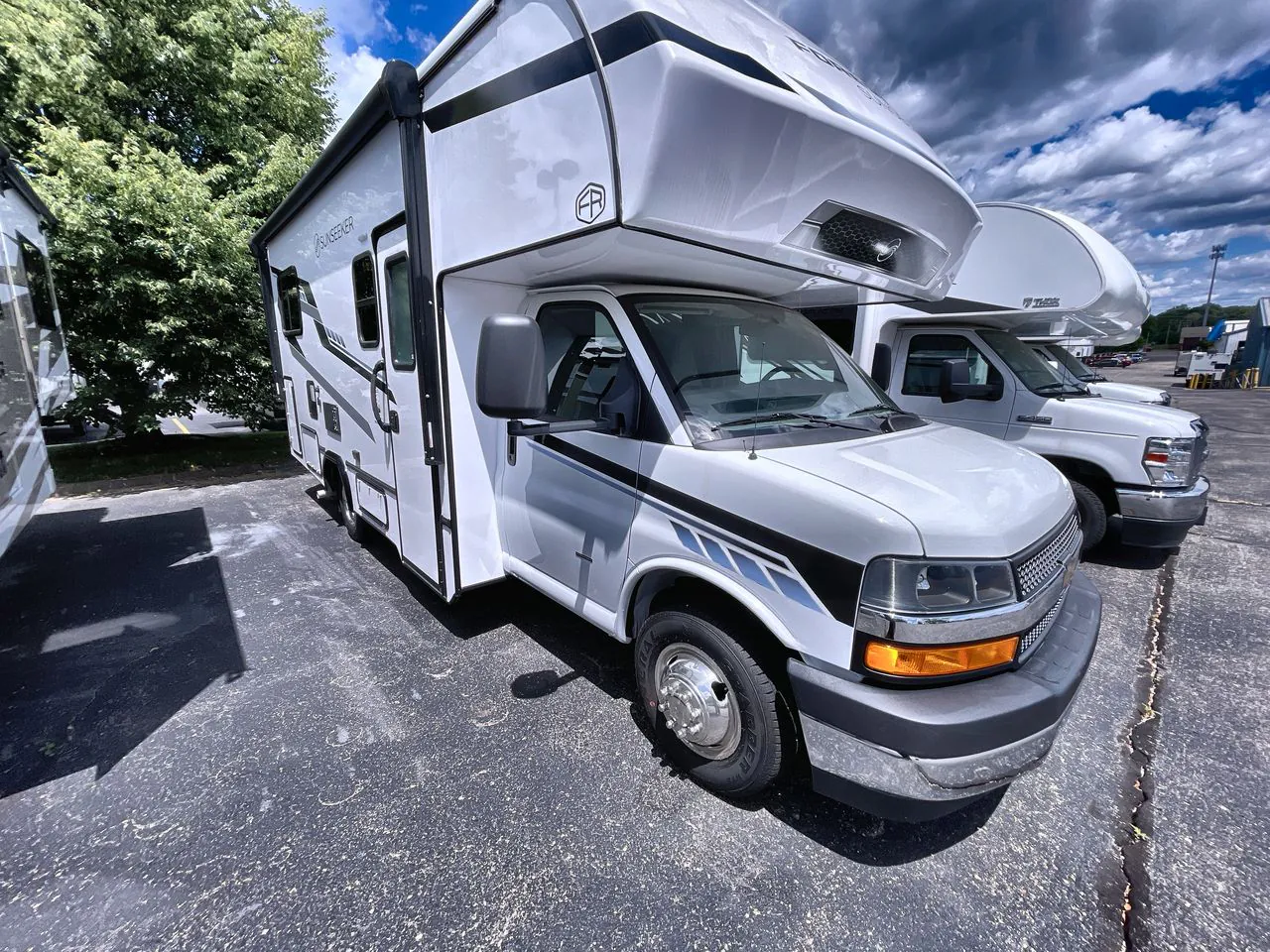 2026 Forest River Sunseeker LE 2350LE CHEVY - Photo 2