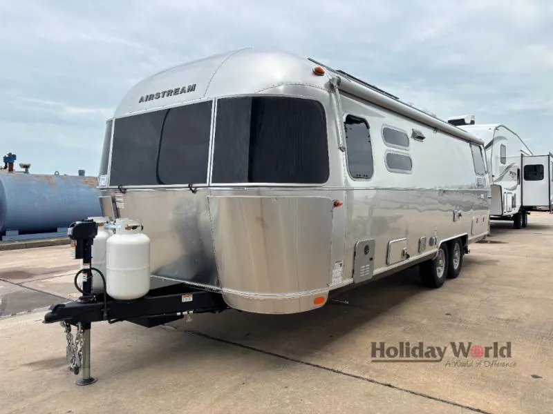 2025 Airstream RV Flying Cloud 28RB - Photo 3