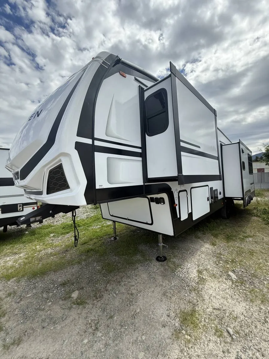 2027 Coachmen Chaparral 298RLS - Photo 4