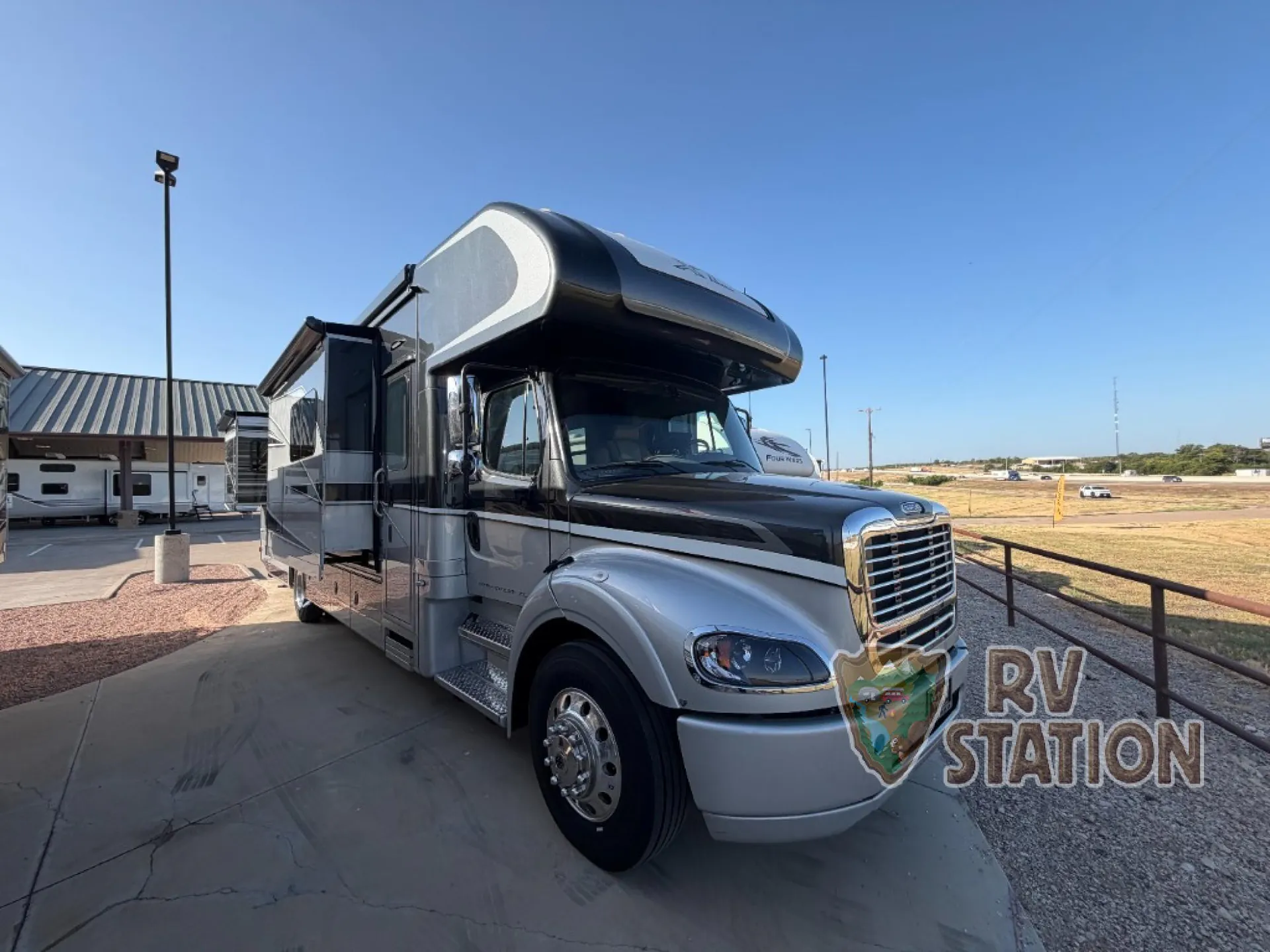 2021 Dynamax Corp DynaQuest XL 3801TS dealer photo 1 from RV Station