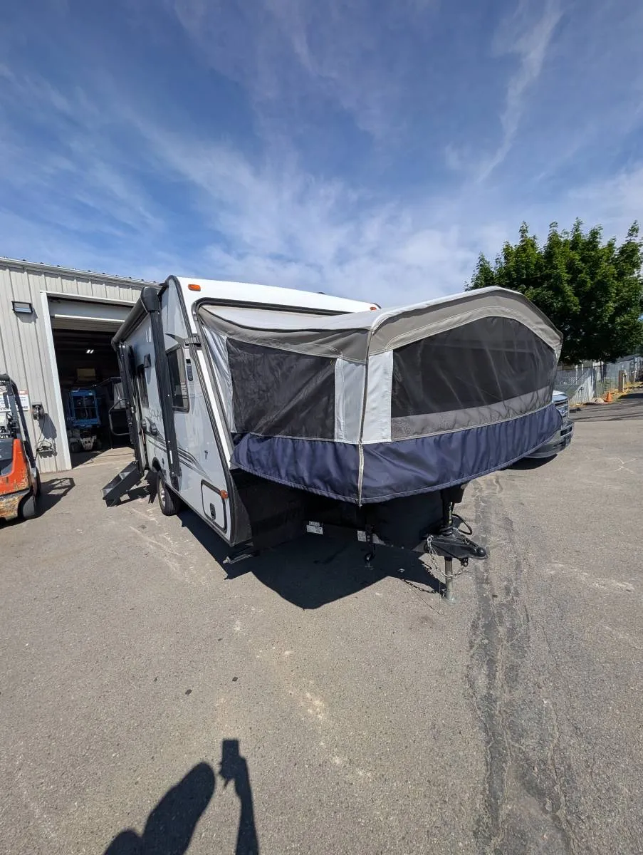 2021 Palomino Solaire 147X - Photo 3