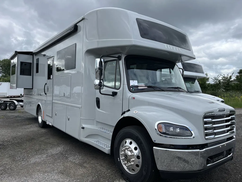 2027 Tiffin Allegro Bay 34 DB dealer photo 1 from Colton RV