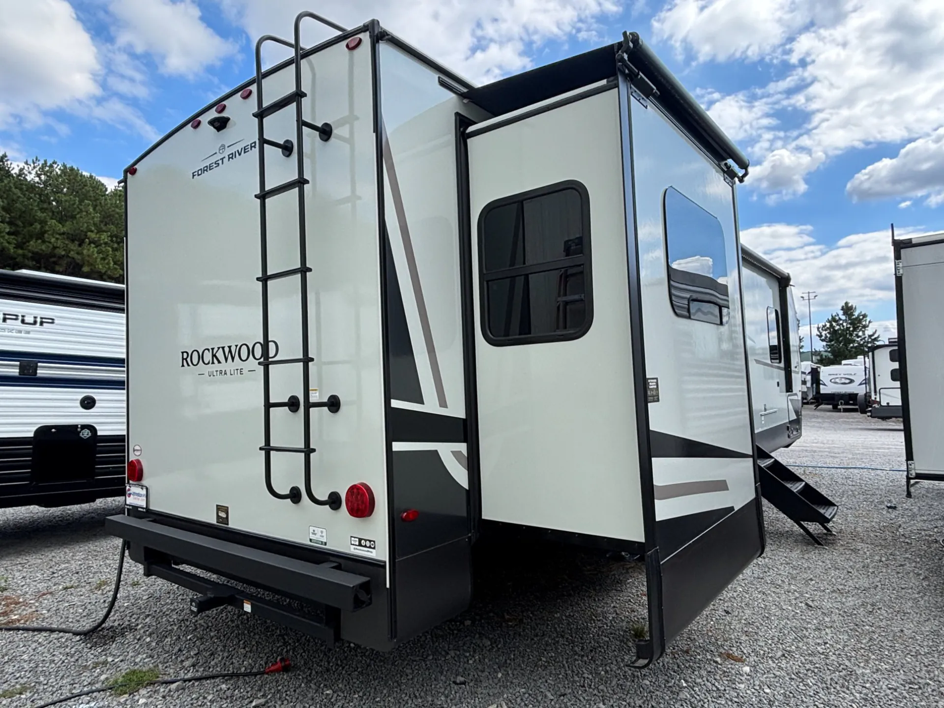 2027 Forest River Rockwood Ultra Lite 2921RL — Photo 5