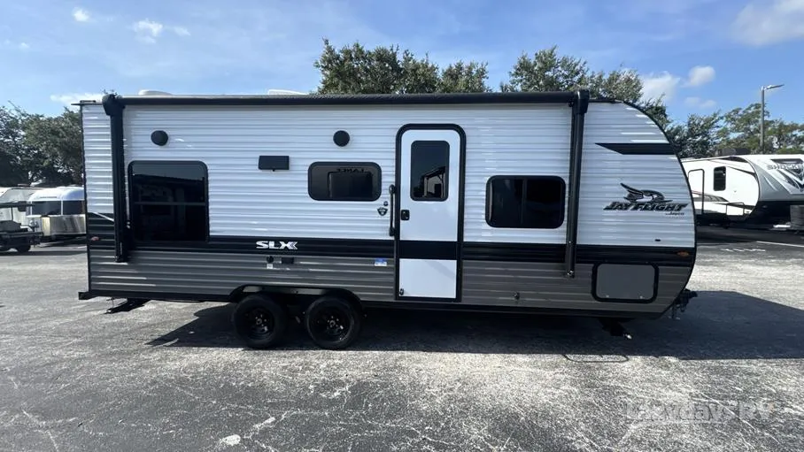 2024 Jayco Jay Flight SLX 210QBW - Photo 3
