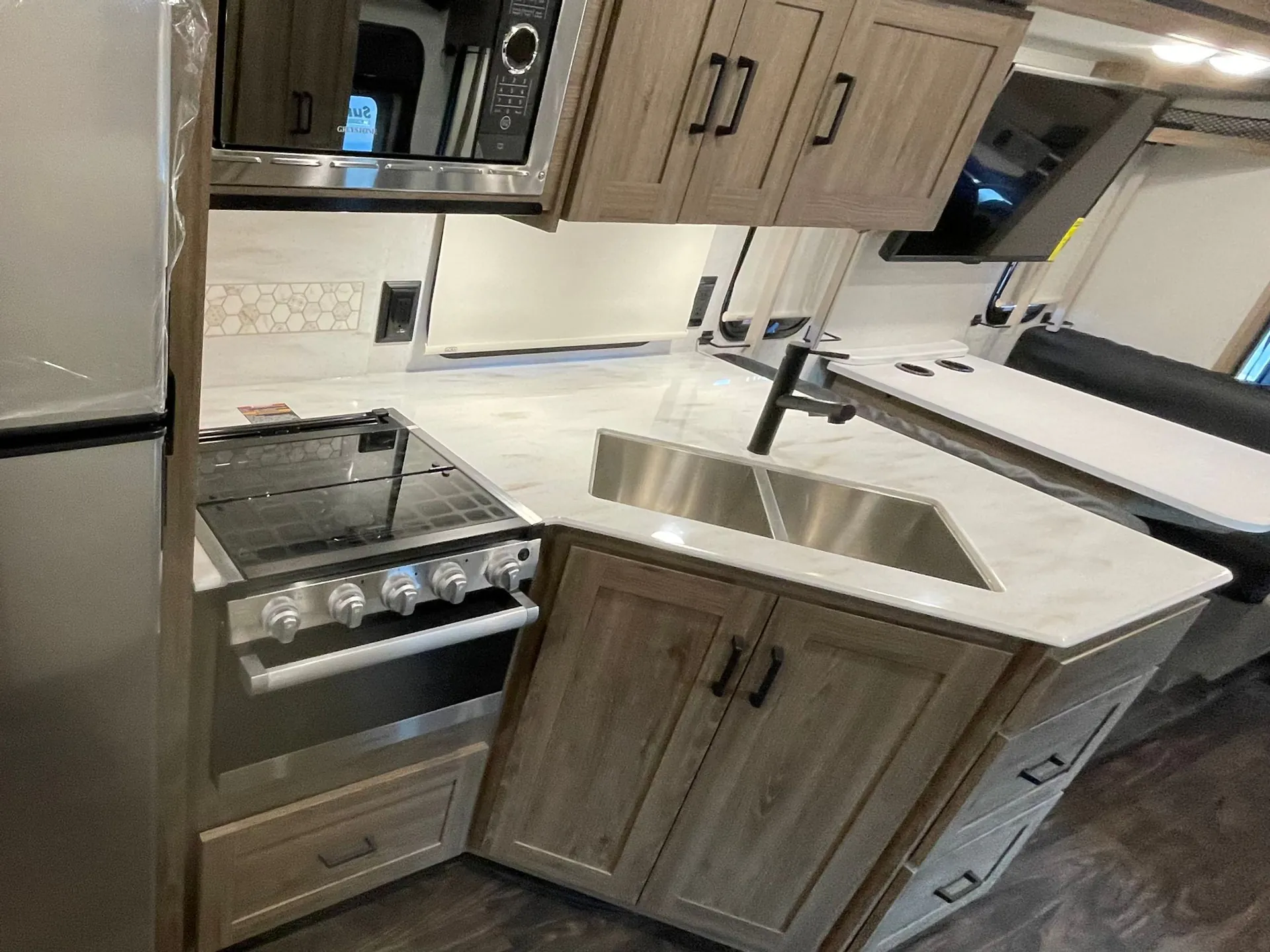 2025 Winnebago Sunstar 33K - Photo 4
