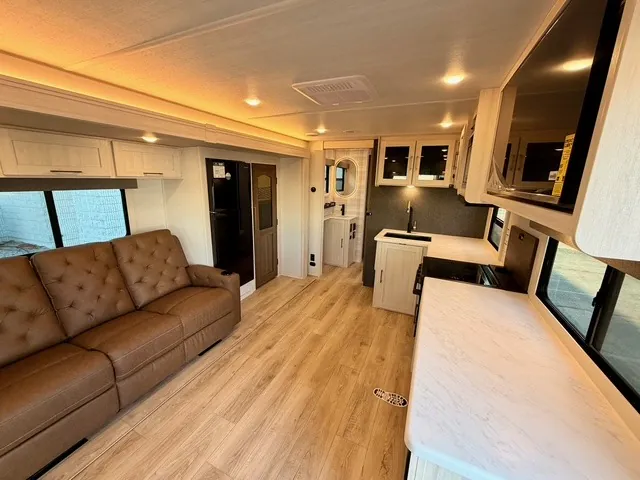 2027 Forest River Grand Surveyor 253RLS, Photos photo 12
