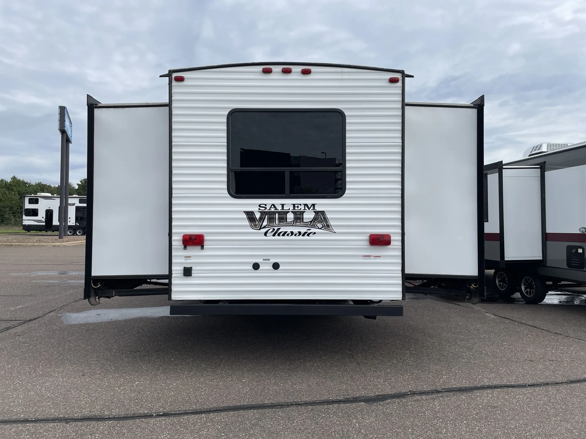 2017 Forest River Salem Villa 4002Q — backside
