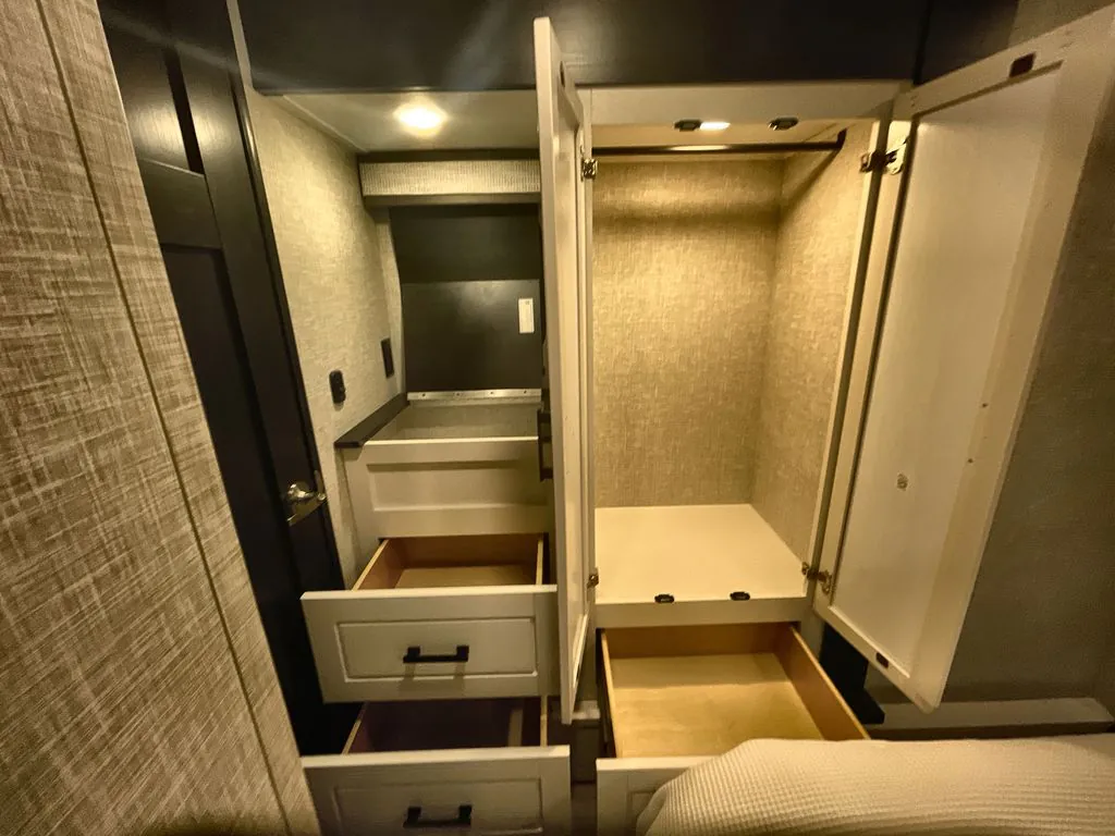 2025 Jayco Seismic Luxury Series 4113, Photos photo 44