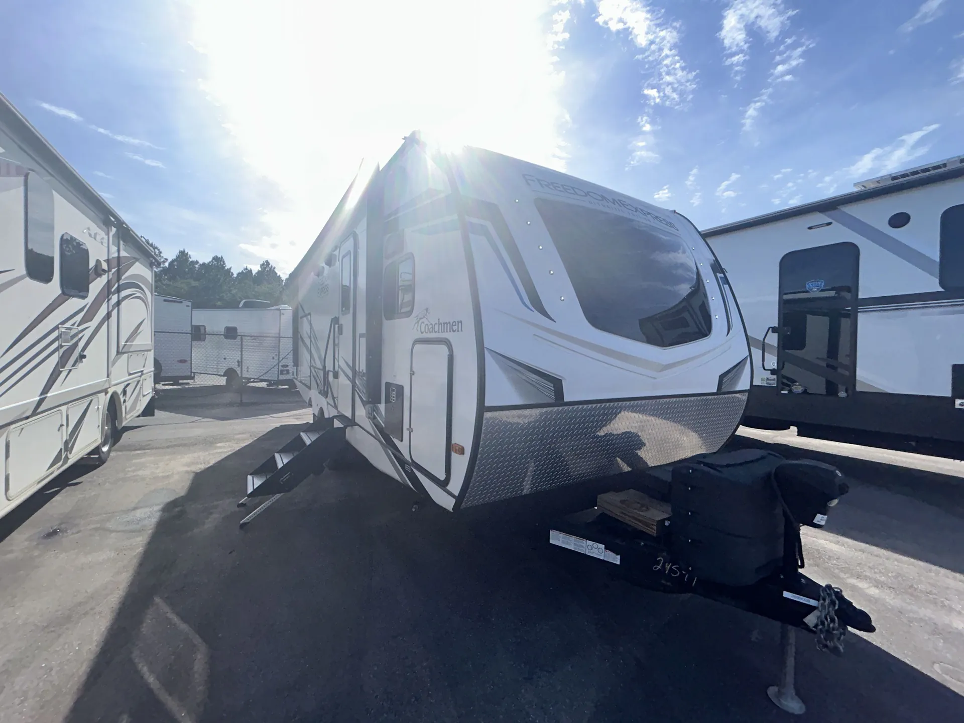 2022 Coachmen Freedom Express 259FKDS - Photo 2