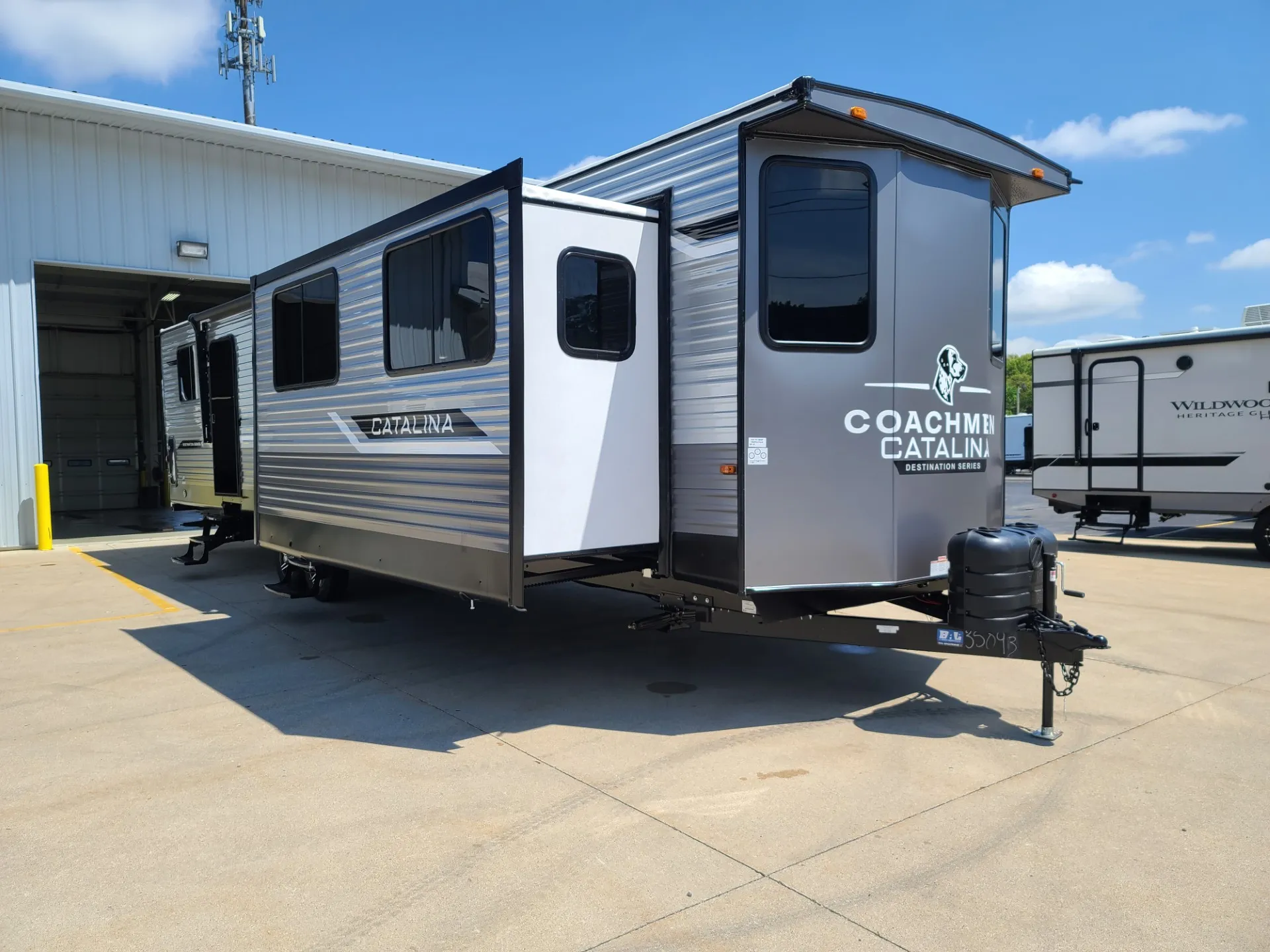 2025 Coachmen Catalina 39MKTS - Photo 2